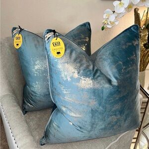 1-NWT CALLISTO HOME DECORATIVE PILLOW